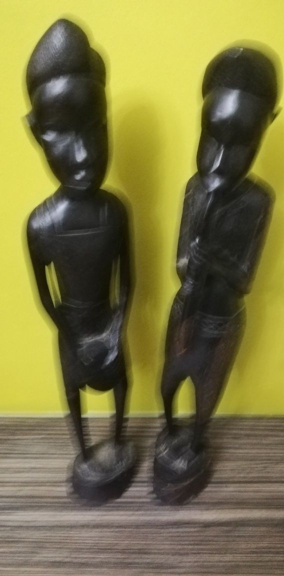 Vând 2 statuete cultura neagră africană