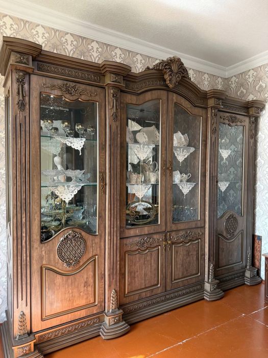 Шкаф витрина (сервант)