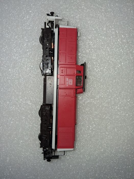 Locomotiva roco BR290 digitala

Lumini in funcție de direcția de