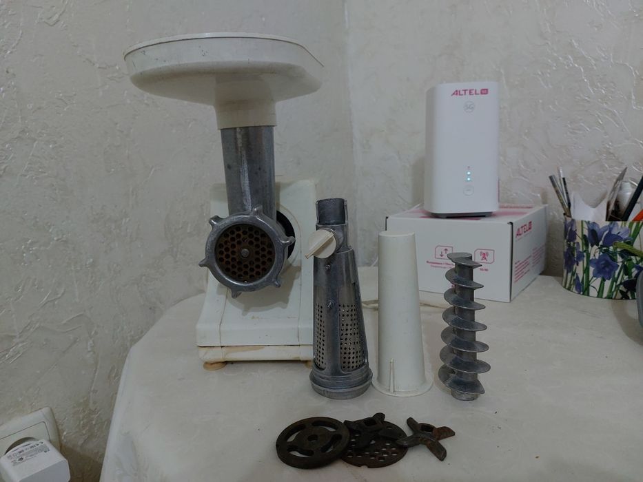 Электрическая мясорубка Россия