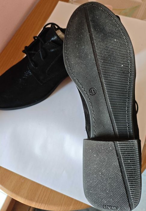 Дамски затворени обувки с връзки, от естествена кожа, номер 41.