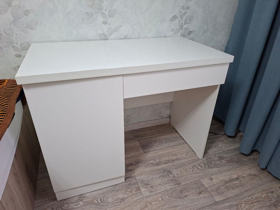 Продам стол письменный