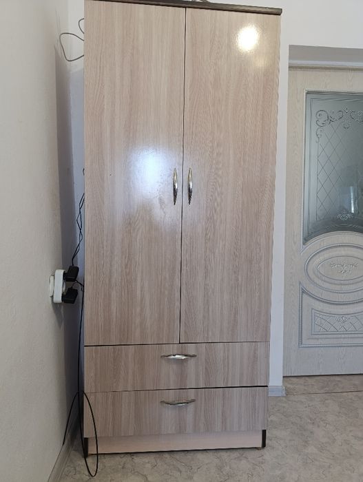 Продам шкаф 2-х дверный