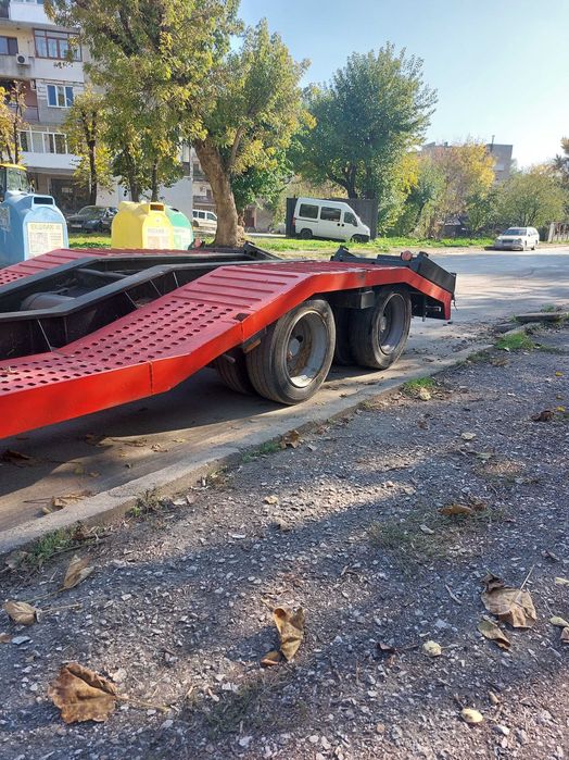 Автовозно ремърке DAF сниска товарна площадка