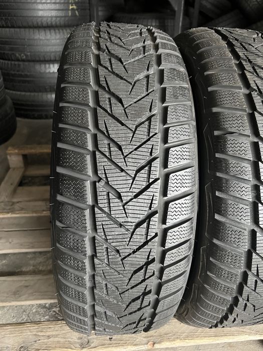 2 anvelope de iarna noi 215/60/16 Vredestein!