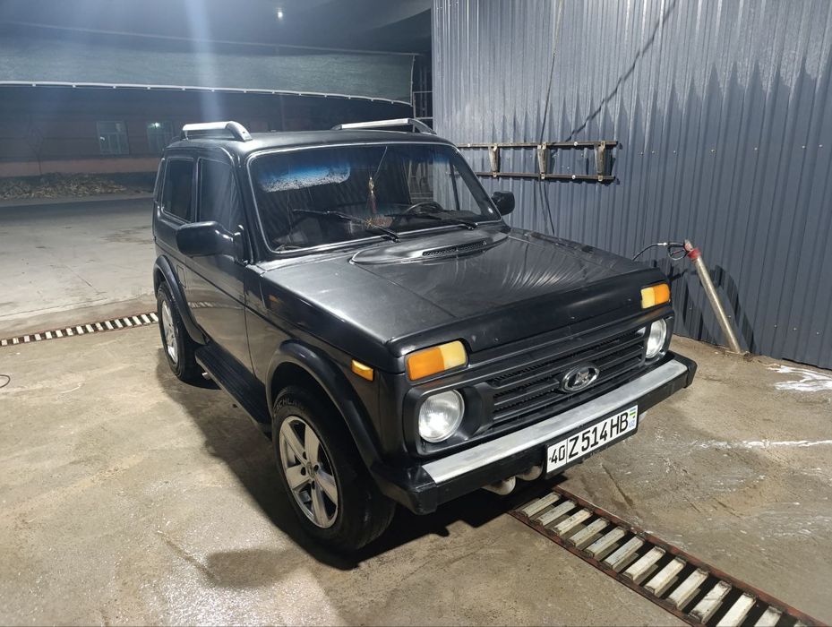 Yurib turgan avtomobil 4x4