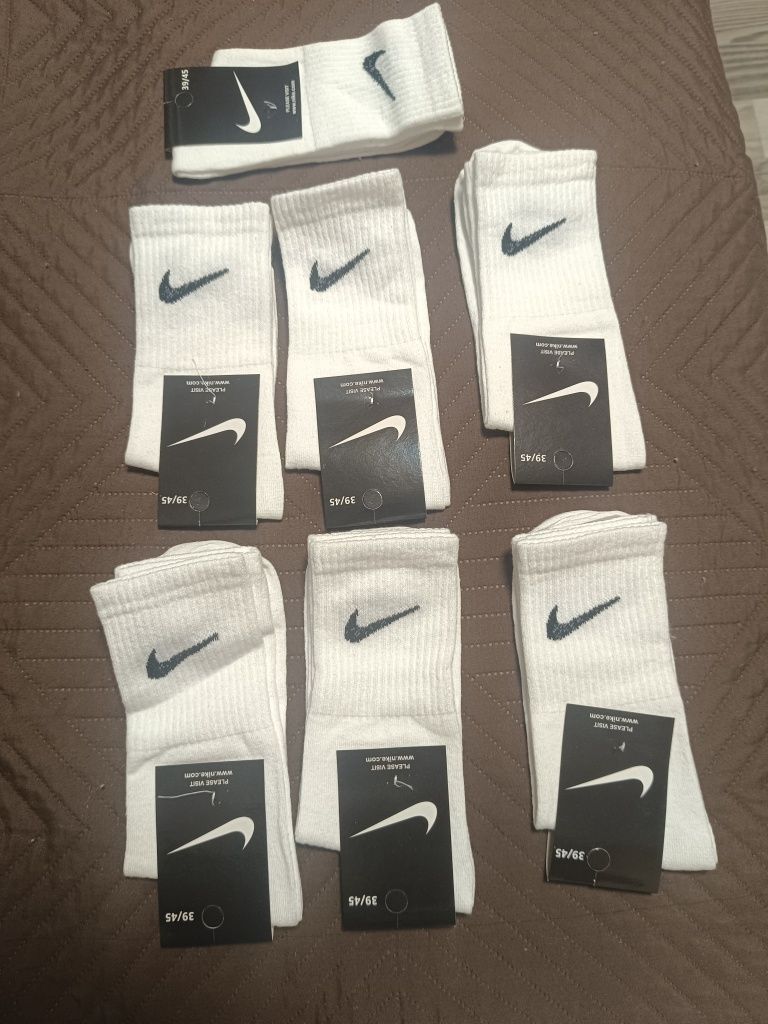 Бели Nike чорапи
