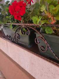 Suport jardiniere pentru ferestre , terase , gradini , fier forjat