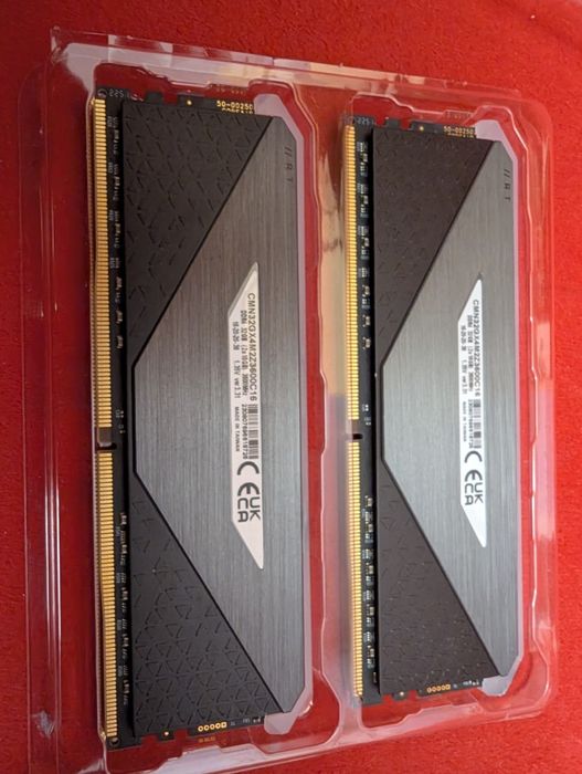 32GB (2x16GB) DDR4 RAM памет: Corsair Vengeance RGB RT, DDR4-3600 CL16