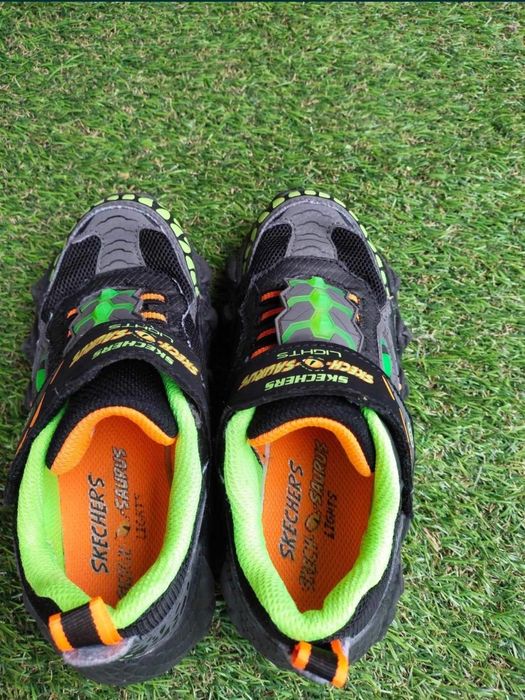 Adidas skechers dino cu lumini