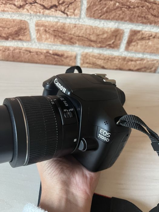 Aparat foto Canon EOS 1100D