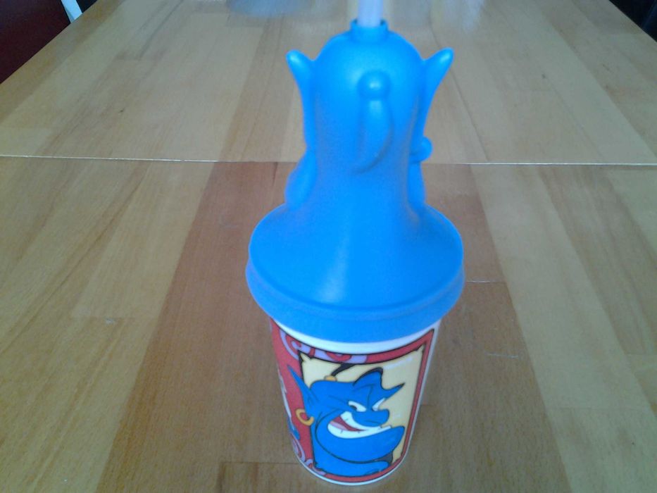 **Duhul din povestea cu Aladdin, pahar cu pai