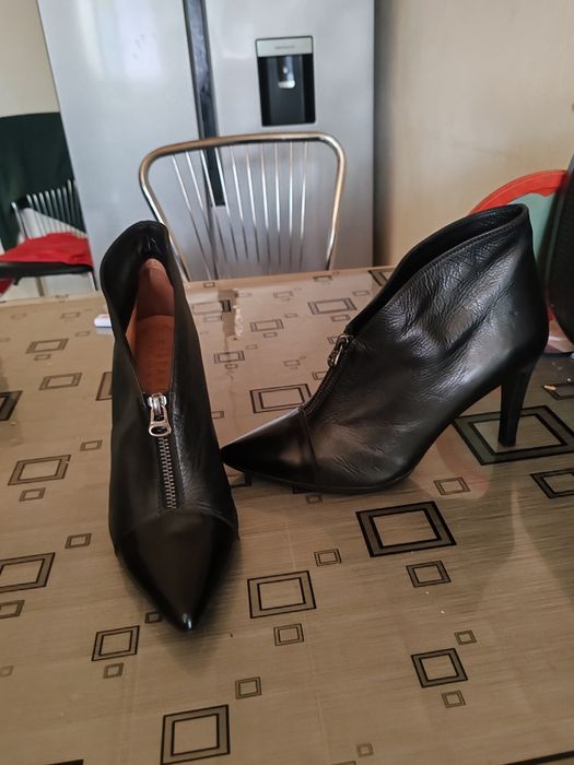 Vând încălțăminte de piele