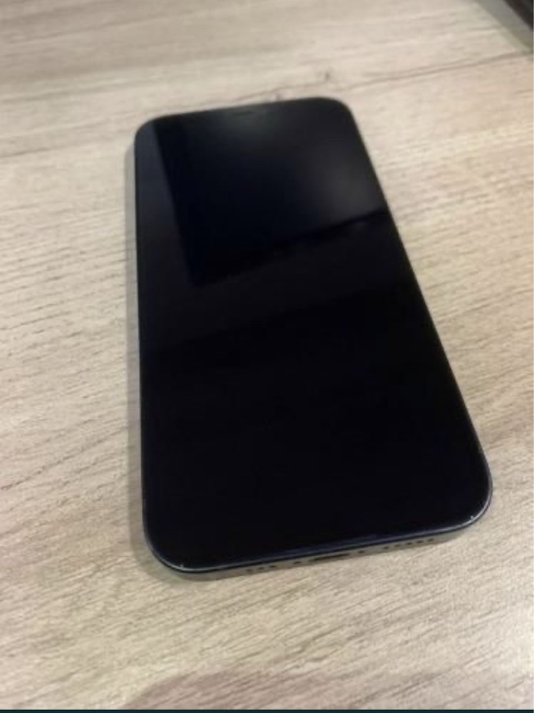 Продам iPhone 12 black