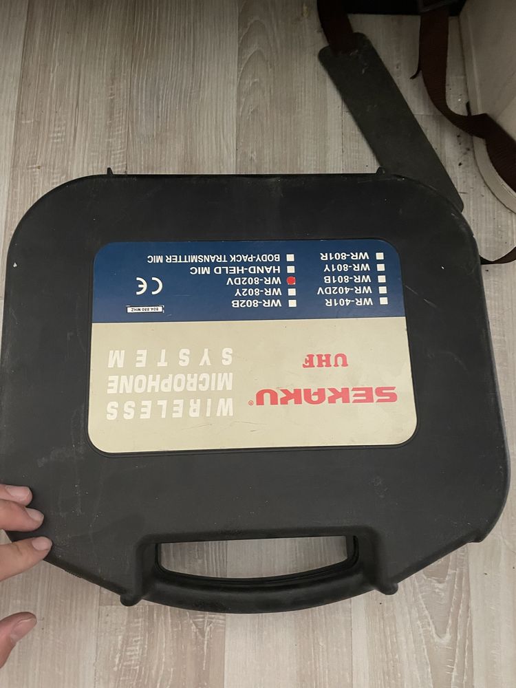 беспроводная микрофонная система марки SEKAKU WR-802DH
