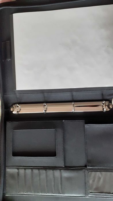 чанта бизнес черна с изтеглящи се дръжки красив дизайн