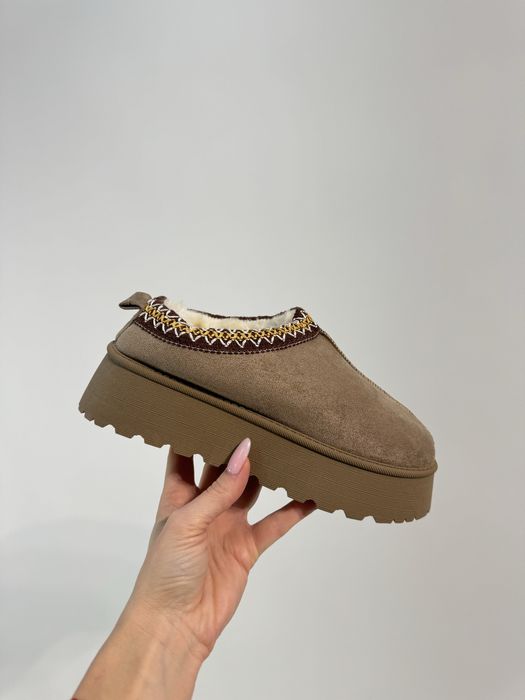 Олекотени чехли с пух по модел Ugg