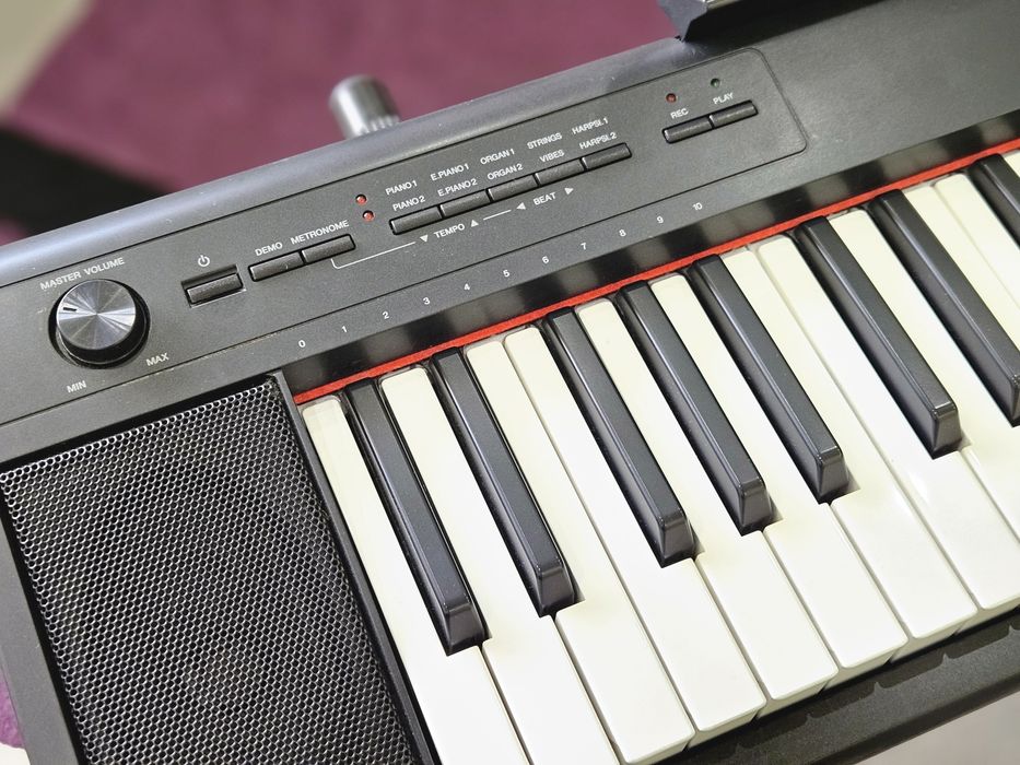 Pianina Yahama Piaggero NP12, cu stativ si pedala