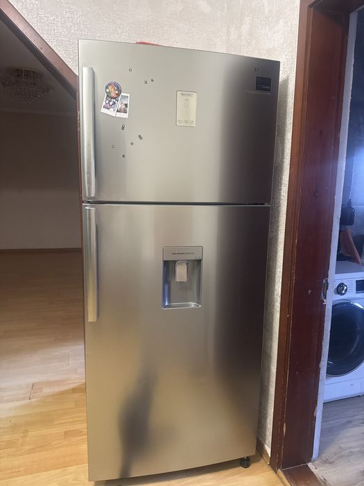 Продам холодильник б/у samsung большая вместимость