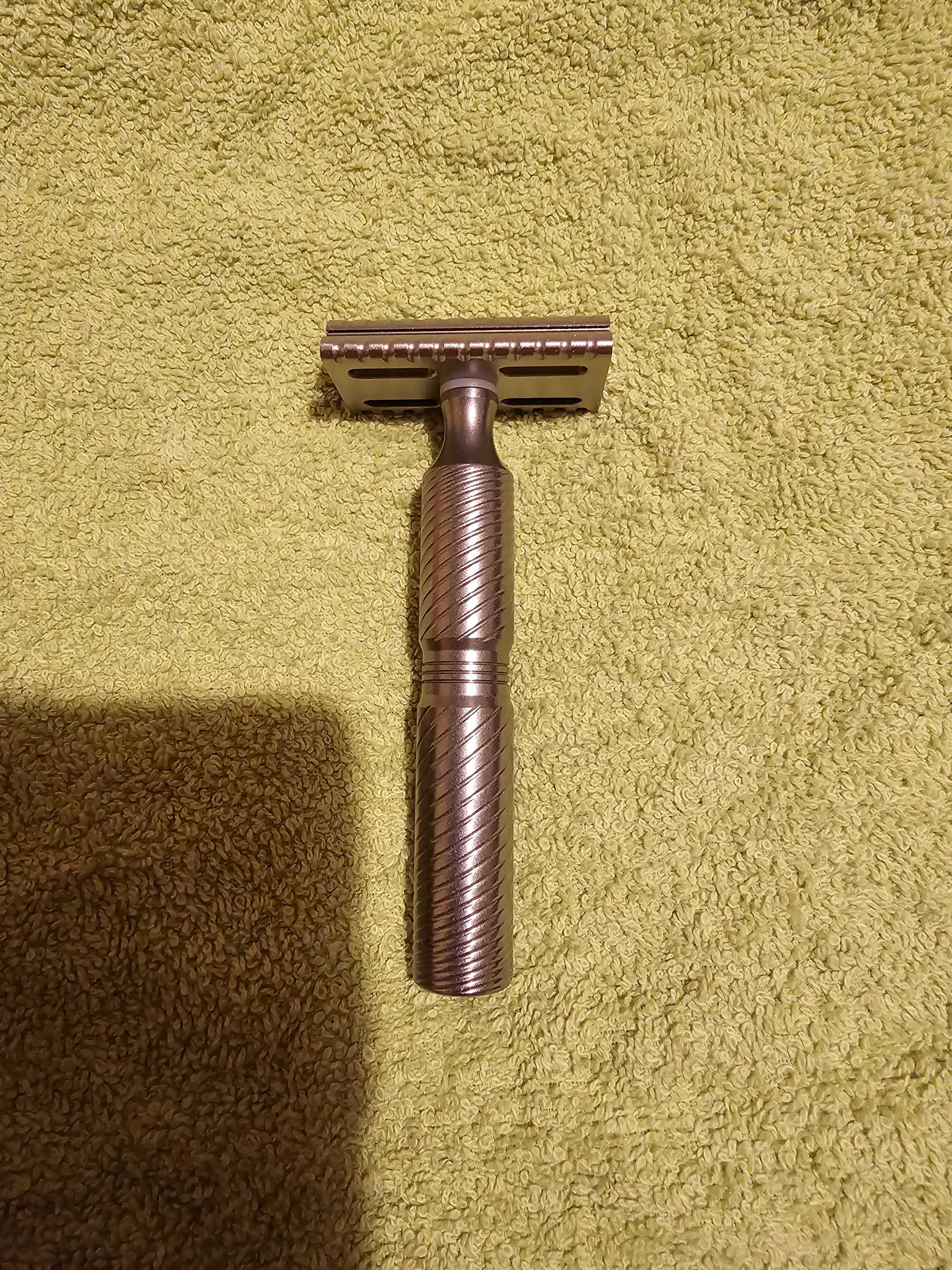 Timeless Titanium Double Edge Razor, Gap 0.95