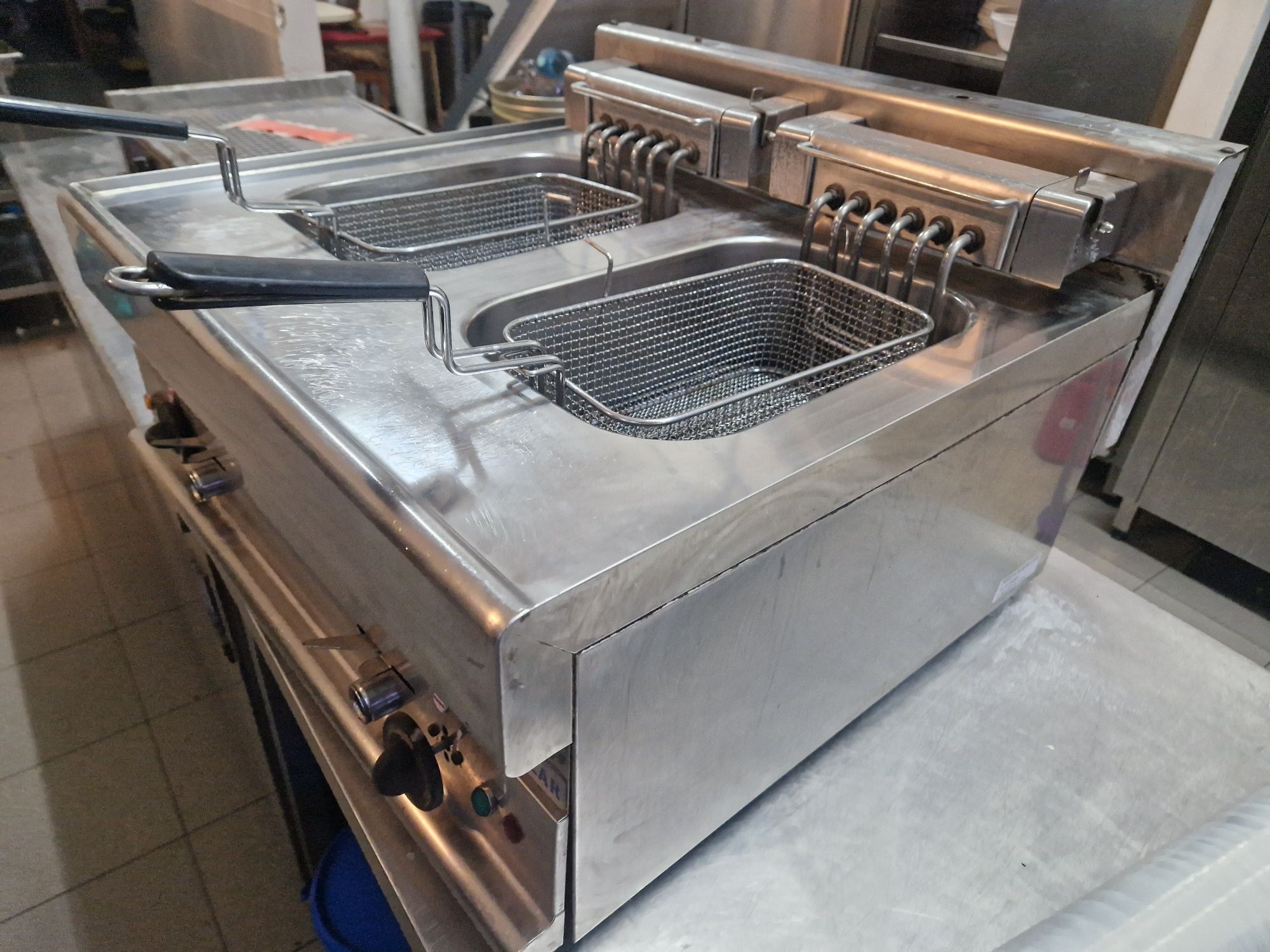 Grill gaz sau electric de banc la 380v, neted și striat
