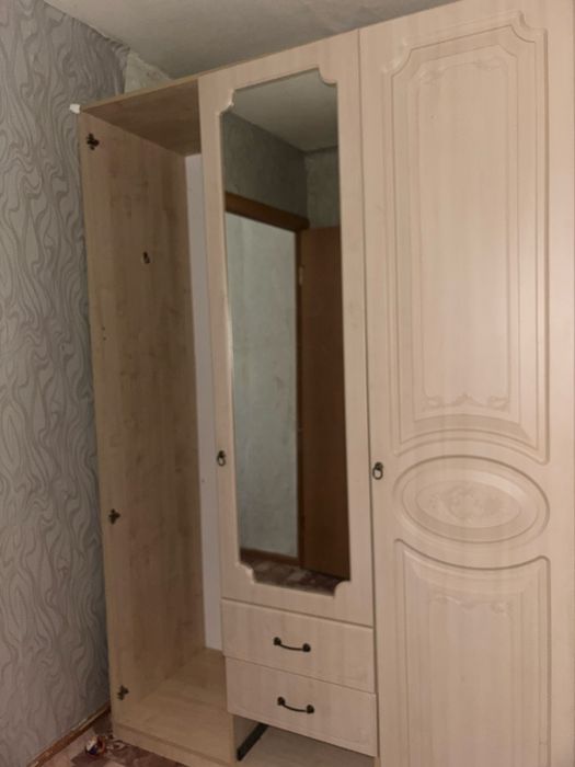 Продам стиральную машину, шкаф и кровать и прикроватную тумбу