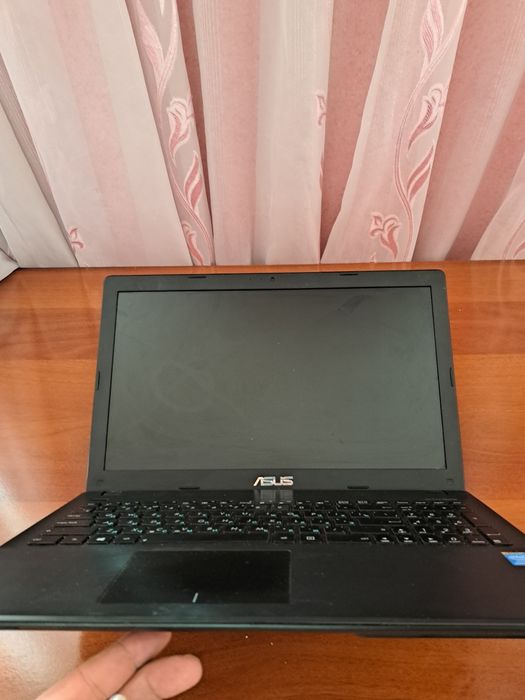 Ноутбук Asus с сумкой в подарок