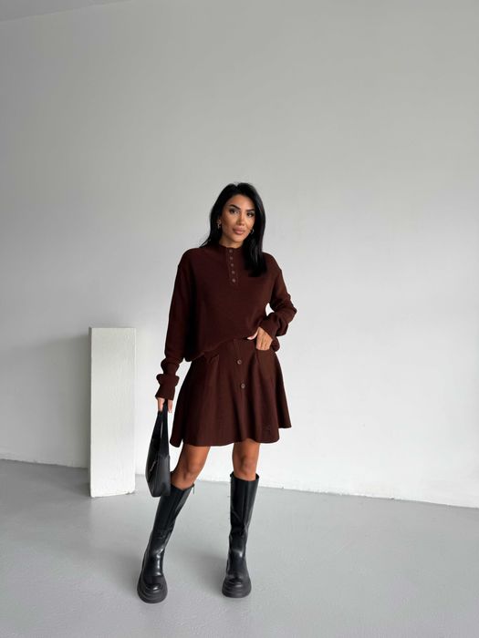 Черен и кафяв Костюм С Разкроена Мини Пола И Високo Деколте
Размери :