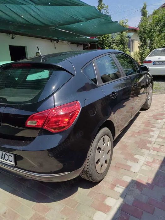 Vând Opel Astra J facelift 2013
