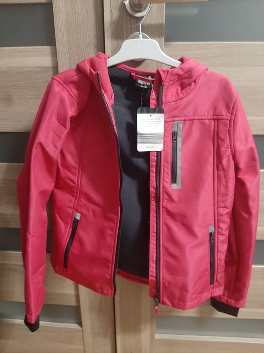 Vând jachetă cu glugă