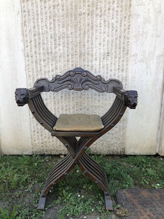 Scaun vechi de colecție