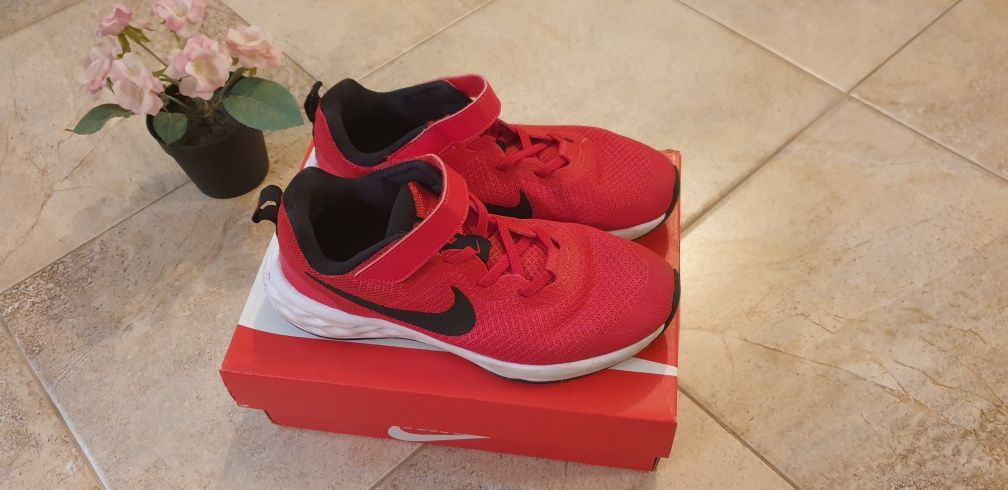 Adidasi Nike copii fete marimea 34 rosii