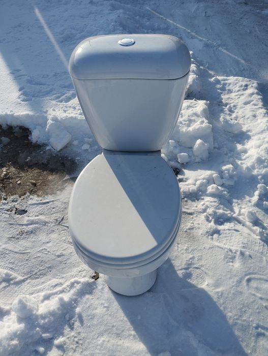 Продам унитаз в рабочем состоянии