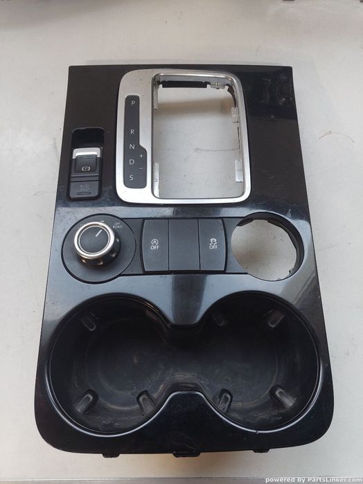 Consola centrala VOLKSWAGEN TOUAREG (7LA, 7L6, 7L7) [ 2002 - 2013 ] OEM 7p17132203a