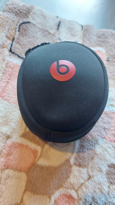 Оригинално калъфче и кутия за Beats слушалки.
