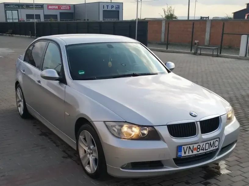 BMW Seria 3 Proprietar ,mașină prezintă urme de uzura specifice vârstei,