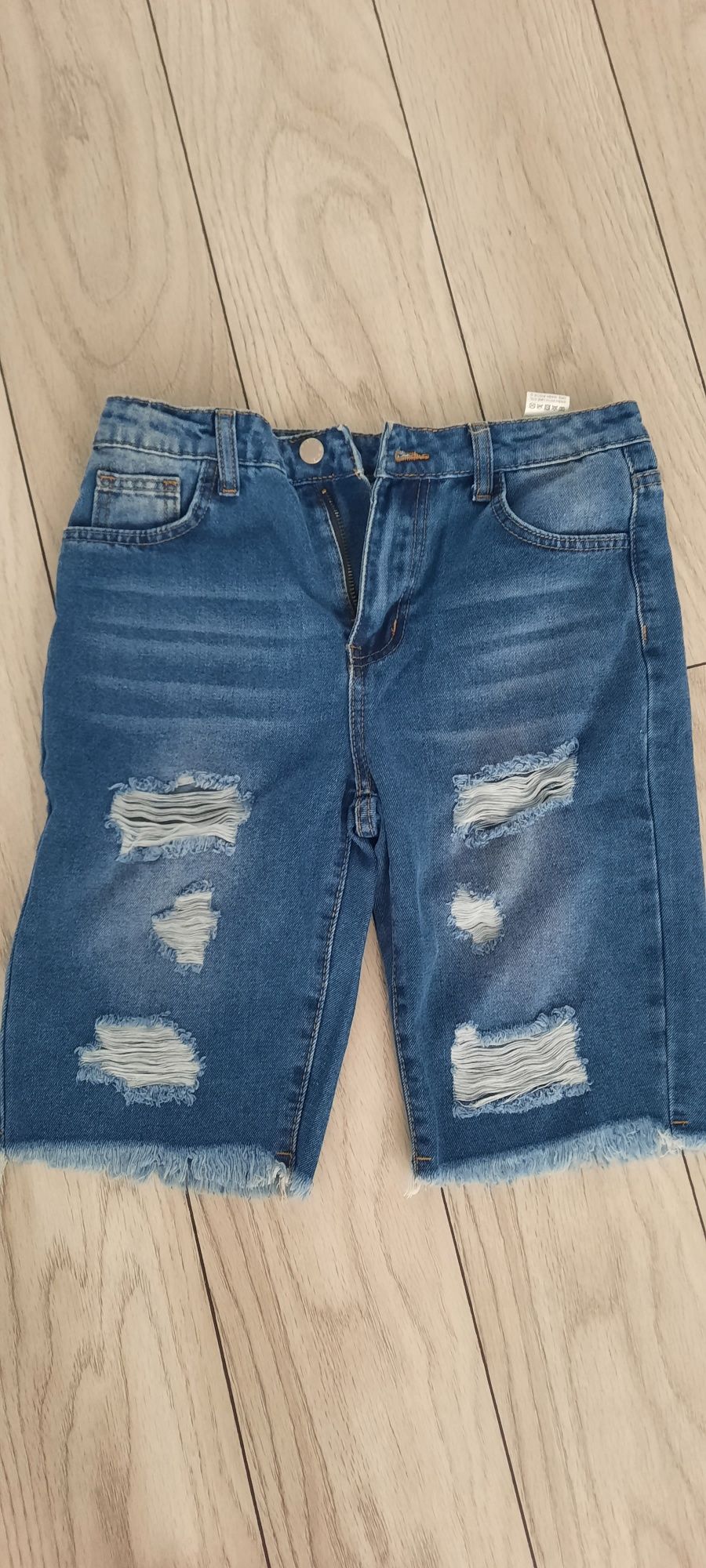 Pantaloni scurți noi