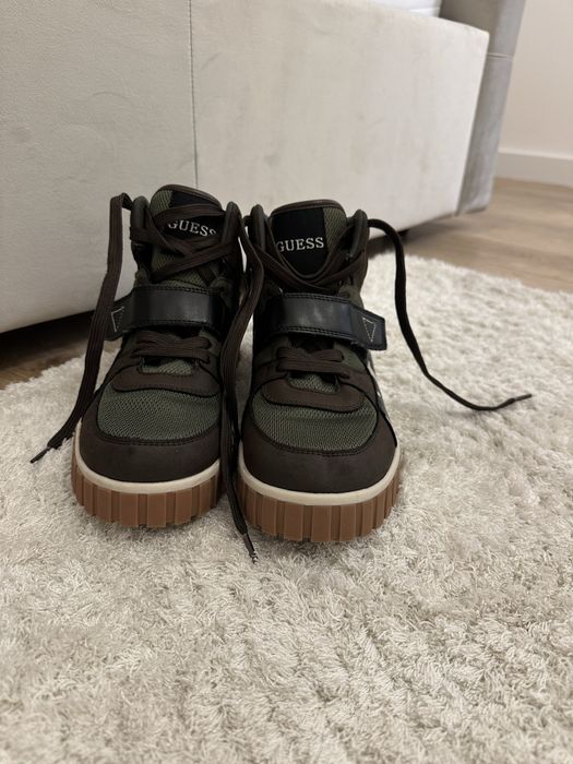 Vand adidasi noi Guess adusi din State , marime 42,5