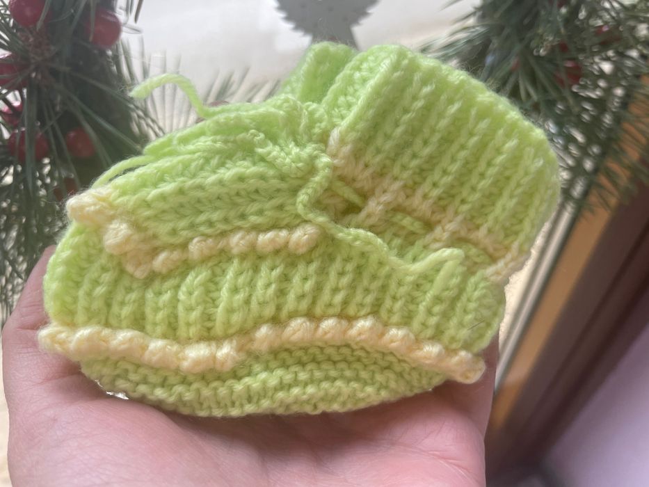 Плетени чорапки , жилетка и елек