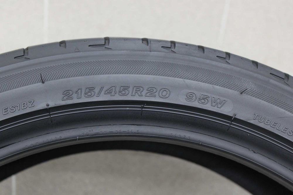 215/45-20 Bridgestone BMW i8