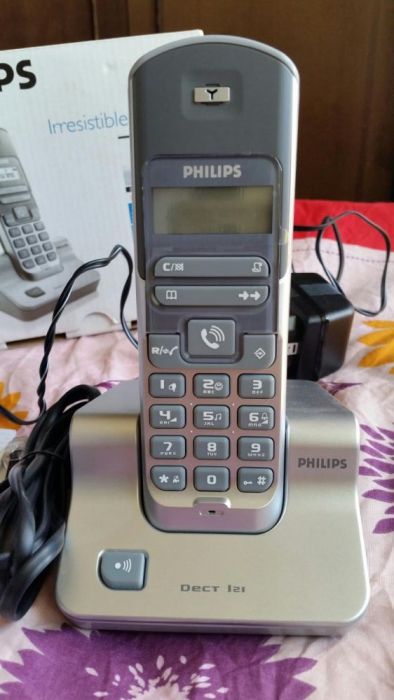 Philips DECT 121 стационарен телефон