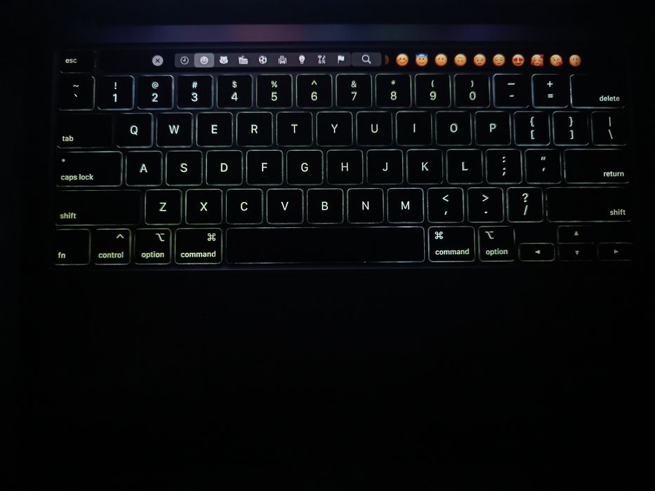 MacBook Pro 13" (2020) / 256/8, Intel Chip