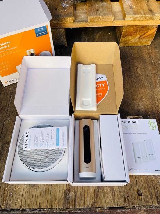 Sistem complet de alarmă video Netatmo, cameră+sirenă+detectoare usi