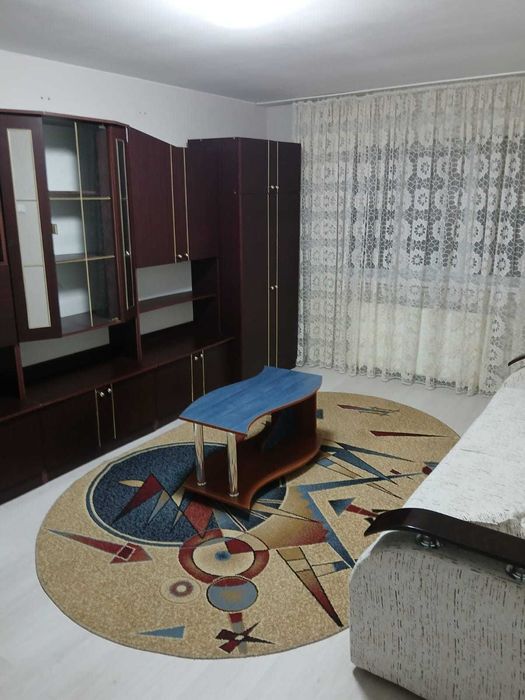 Inchiriez apartament 2 camere, decomandat, zona Lunca