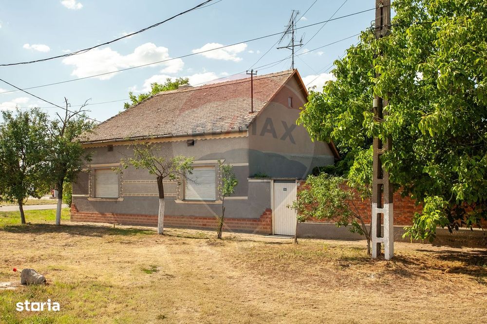 Casă solidă cu 4 camere, demisol și garaj – Pecica