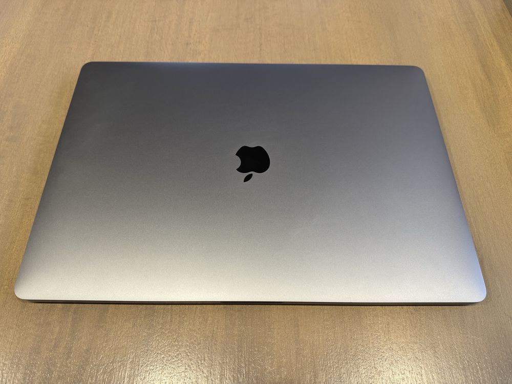 Macbook Pro 16 2019 i7, 32GB RAM, 512GB SSD, Radeon Pro 5300M 4GB, INT