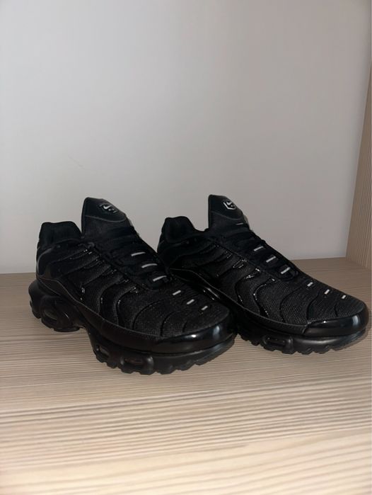 Nike Tn.             .