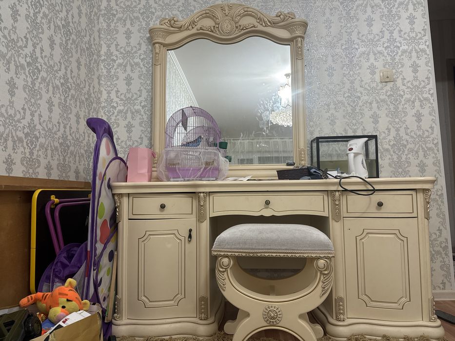 Комод с тумбочкой