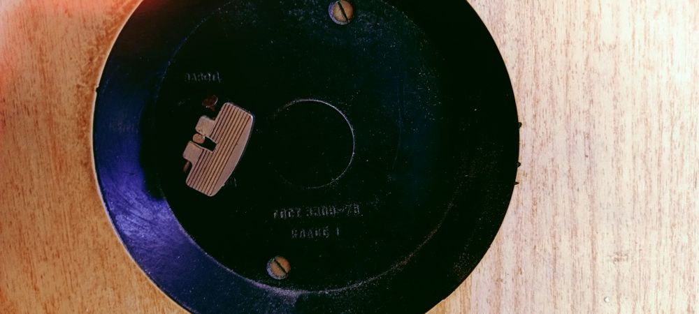 Продам часы антиквариат ,механические,рабочие , часы Молния