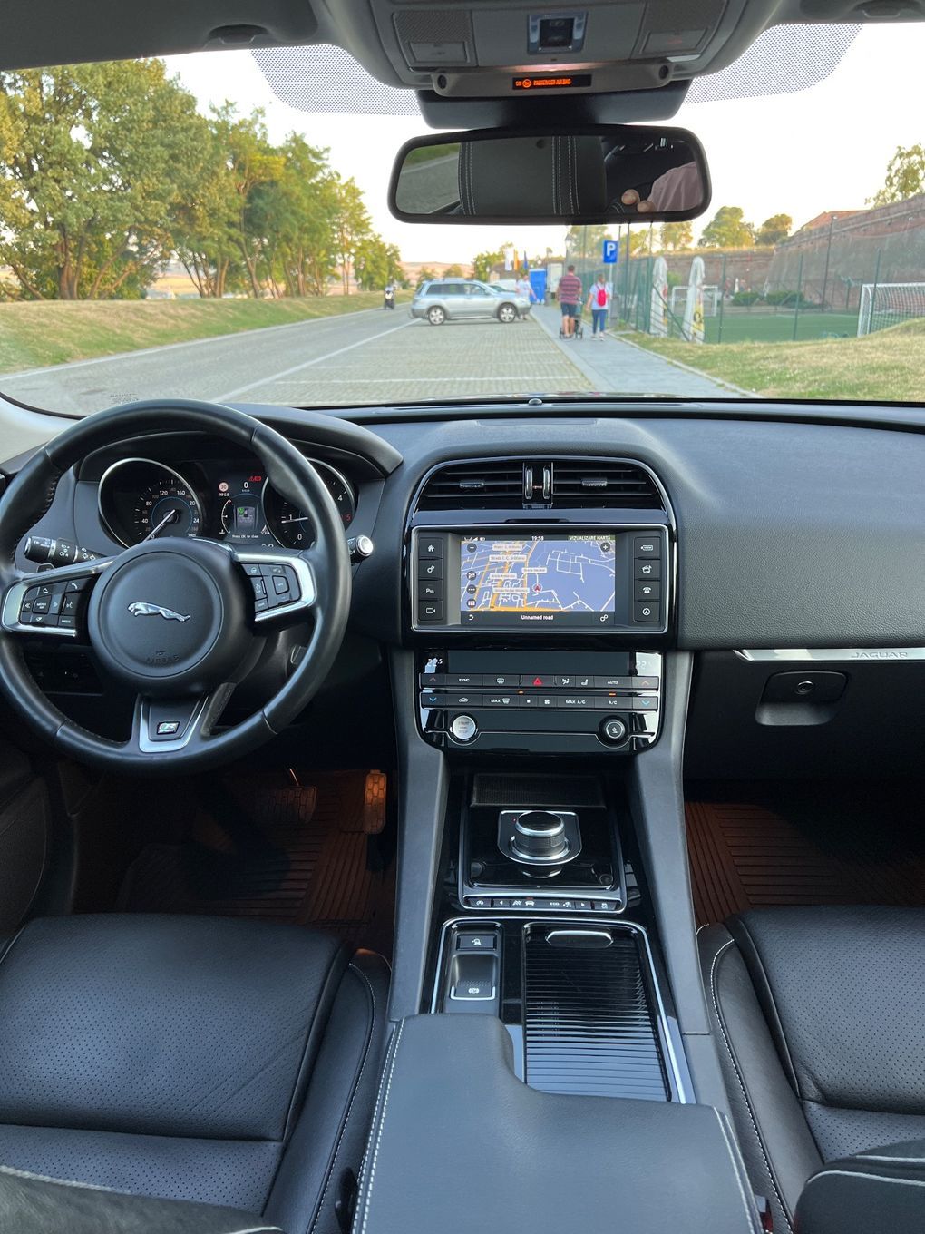 Jaguar F-Pace Jaguar F pace R line